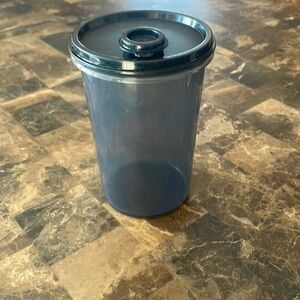 COPY - Tupperware 1 1/4L container BNWOT 🥰🥰